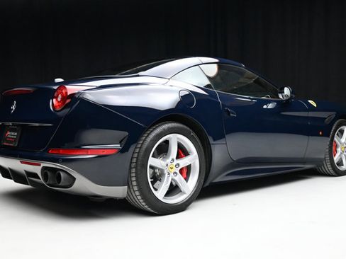 Used 2016 Ferrari California T image 39