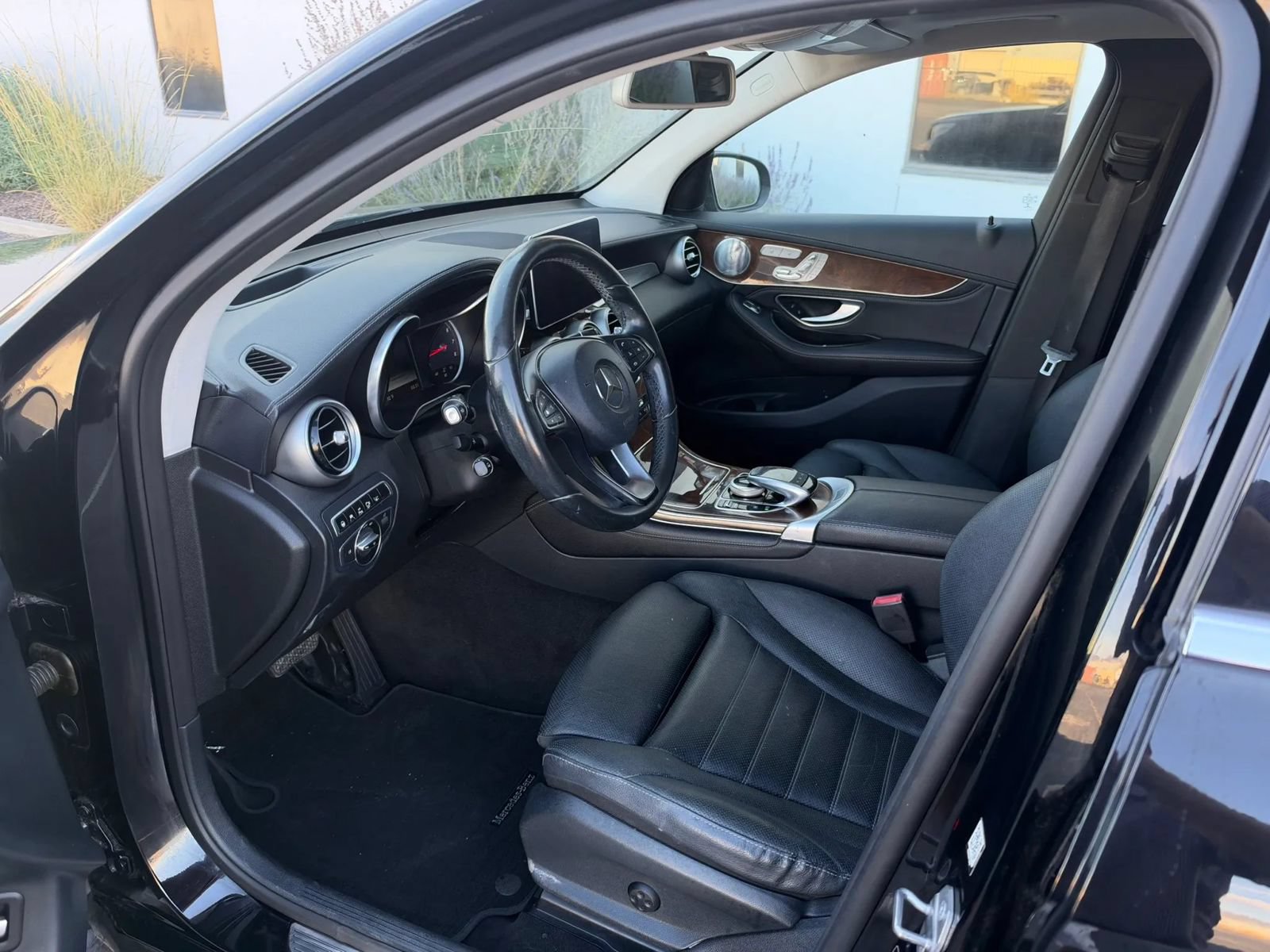 Used 2016 Mercedes-Benz GLC 300 4MATIC w/ Driver Assistance Package image 10