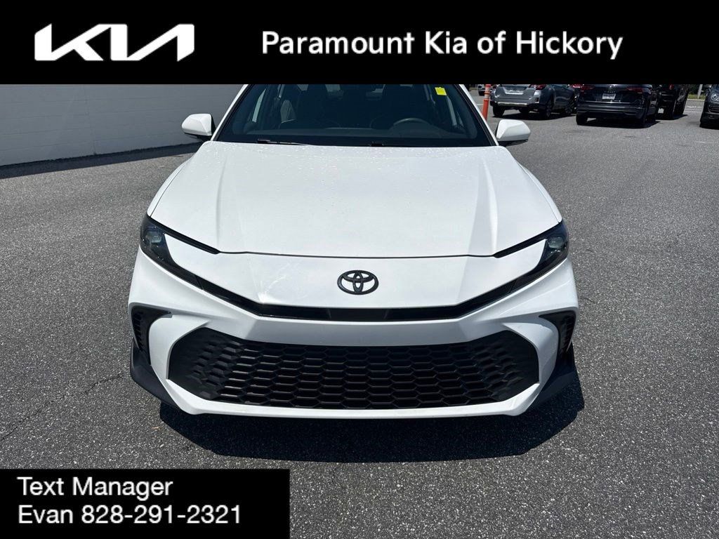 Used 2025 Toyota Camry SE FWD image 2