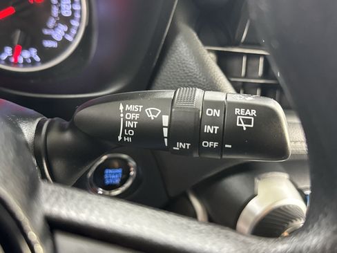 Used 2021 Toyota RAV4 XLE AWD/4WD image 36