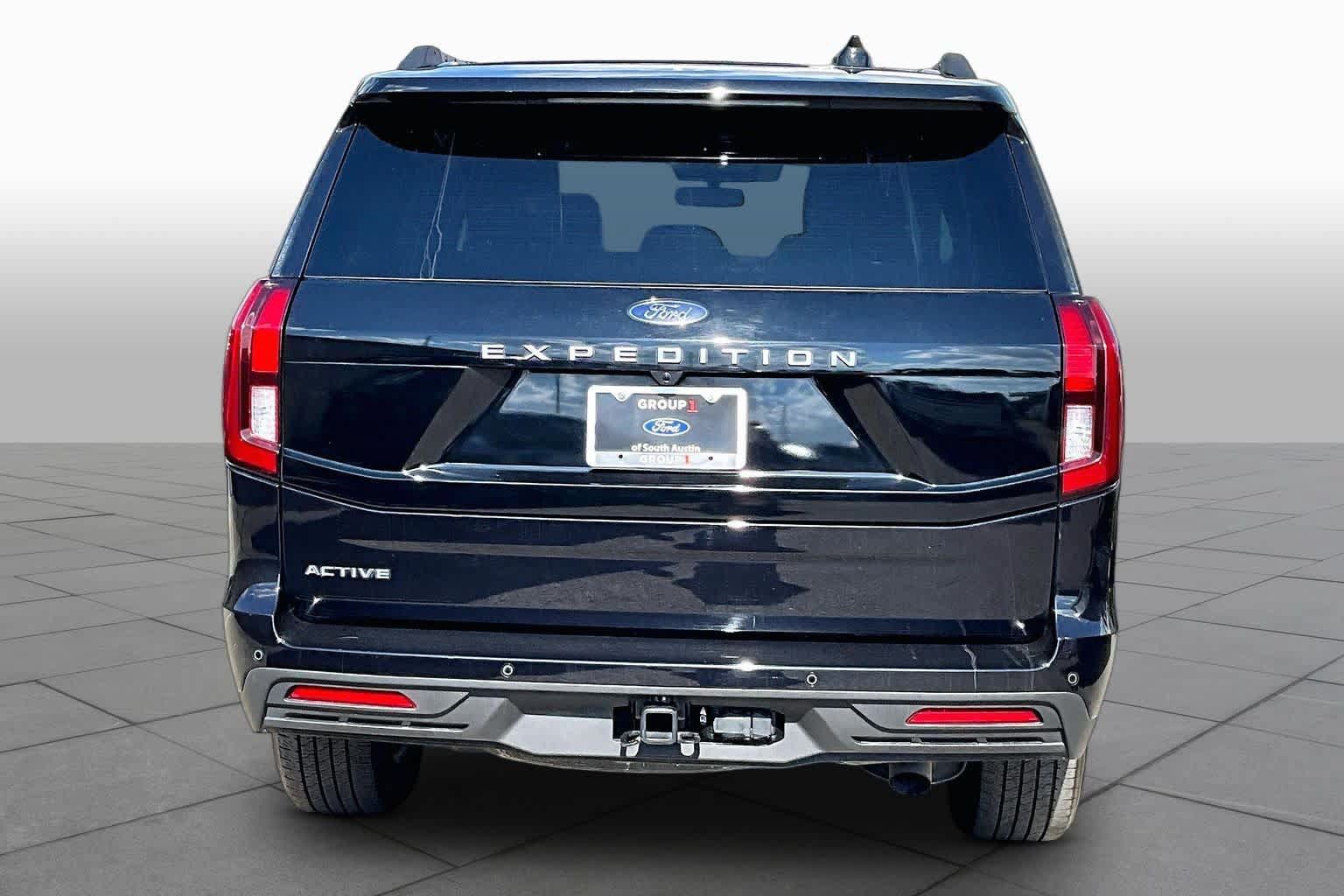 Used 2025 Ford Expedition Active RWD image 5