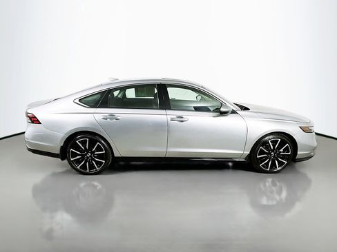 Used 2024 Honda Accord Touring image 7