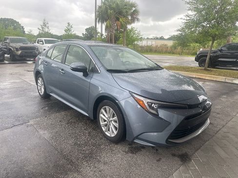 Used 2025 Toyota Corolla XLE FWD image 2