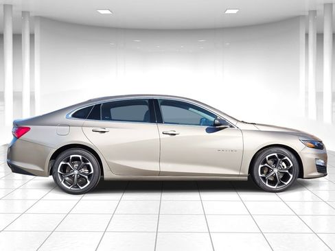 Used 2022 Chevrolet Malibu LT image 2