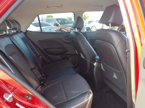Used 2022 Hyundai Venue Limited FWD image 14