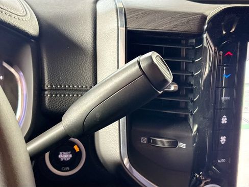 New 2026 RAM 2500 Laramie AWD/4WD image 18