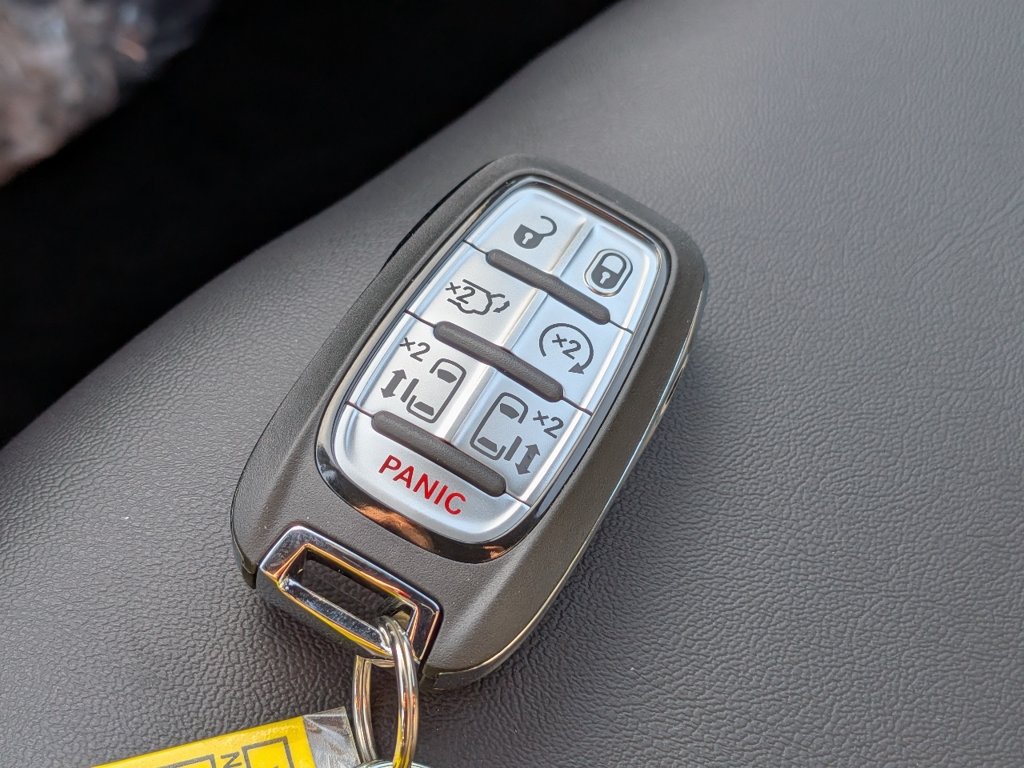 New 2027 Chrysler Pacifica Select AWD/4WD image 33