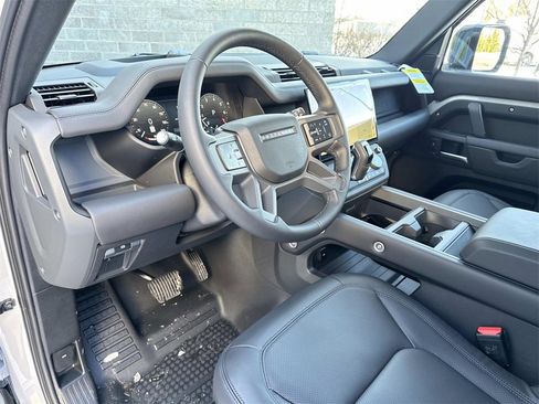 New 2026 Land Rover Defender 110 X-Dynamic SE image 19