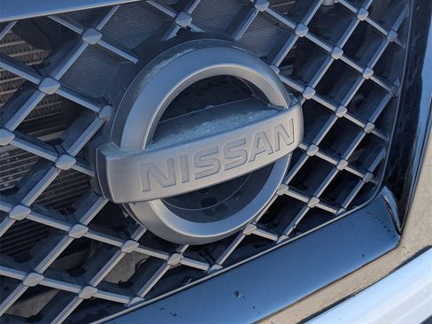 Used 2020 Nissan Frontier SV w/ Midnight Edition Floor Mats image 10