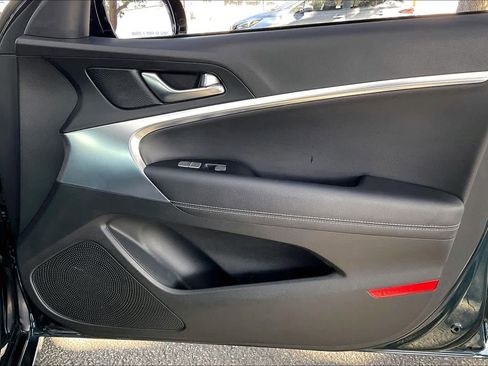 Used 2025 Genesis G70 2.5T image 18