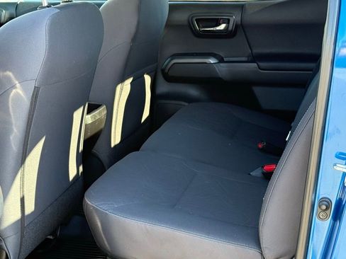 Used 2016 Toyota Tacoma TRD Sport image 8