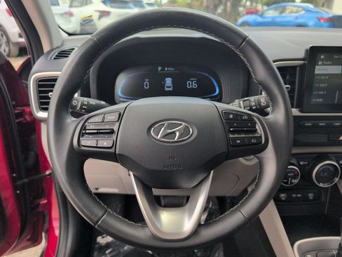 Used 2025 Hyundai Venue SEL FWD image 22