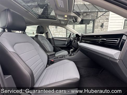 Used 2026 Volkswagen Jetta SE FWD image 15