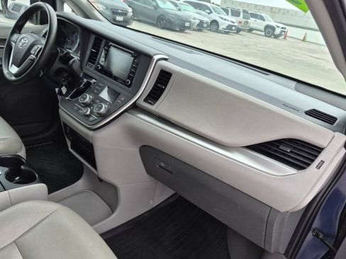 Used 2020 Toyota Sienna LE FWD image 7