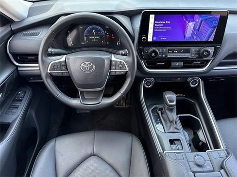 Used 2025 Toyota Grand Highlander AWD image 11