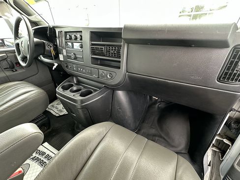 Used 2021 GMC Savana 3500 Extended w/ Power Convenience Package RWD image 21