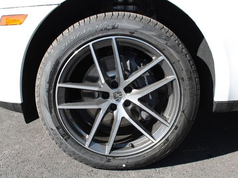 New 2026 Porsche Macan image 28