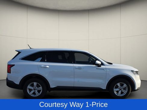 Used 2022 Kia Sorento LX FWD image 11