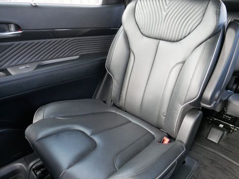 Used 2024 Hyundai Palisade Calligraphy image 12