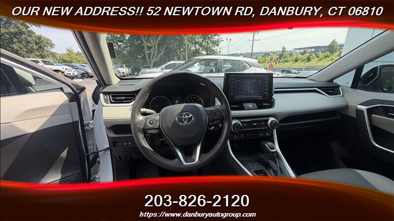 Used 2022 Toyota RAV4 XLE Premium FWD image 17