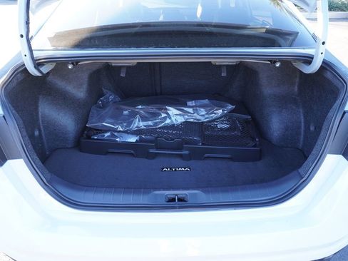 Used 2025 Nissan Altima 2.5 SR image 8