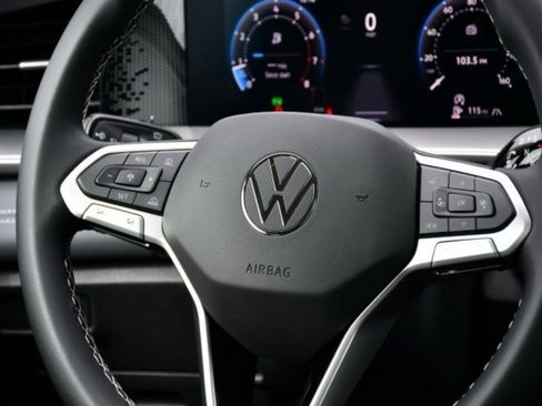 New 2025 Volkswagen Tiguan SE image 20