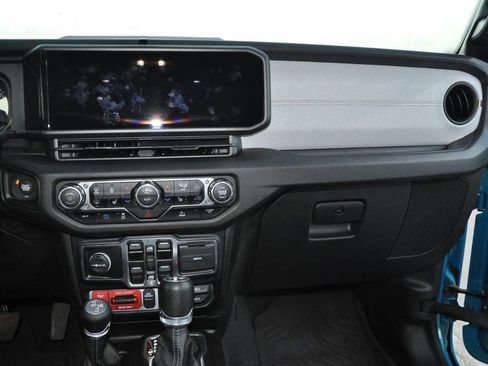 Used 2024 Jeep Wrangler Unlimited image 20