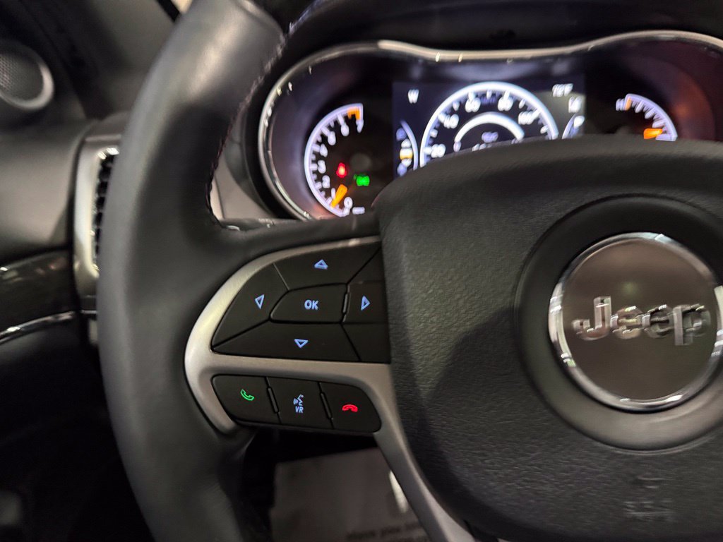 Used 2018 Jeep Grand Cherokee Overland AWD/4WD image 14