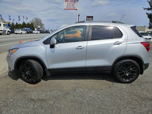 Used 2021 Chevrolet Trax LT w/ Sport Edition FWD image 2