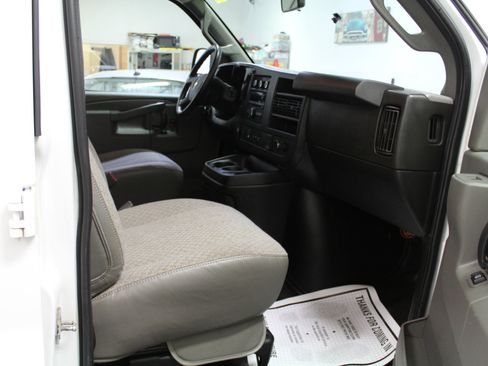 Used 2020 Chevrolet Express 2500 w/ Driver Convenience Package image 20