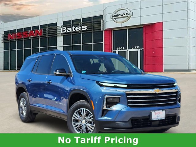 Used 2025 Chevrolet Traverse LT w/ Driver Confidence Package FWD image 1