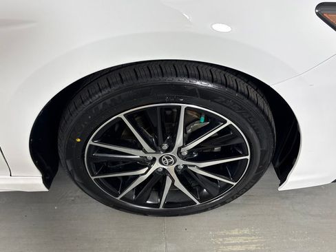 Used 2024 Toyota Camry SE w/ Convenience Package FWD image 11