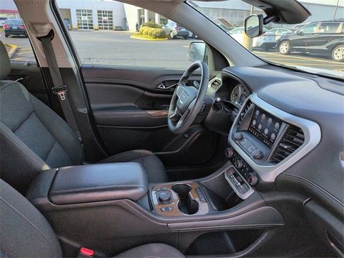 Used 2023 GMC Acadia SLE w/ Driver Convenience Package image 10