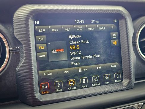 Used 2018 Jeep Wrangler Unlimited Sahara image 20