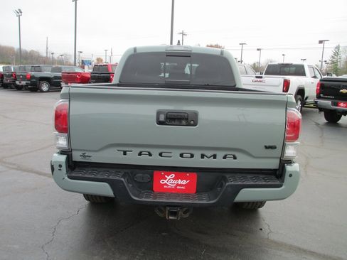 Used 2022 Toyota Tacoma TRD Off-Road image 6