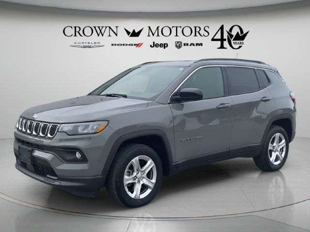 Used 2023 Jeep Compass Latitude w/ Sun and Sound Group AWD/4WD image 1