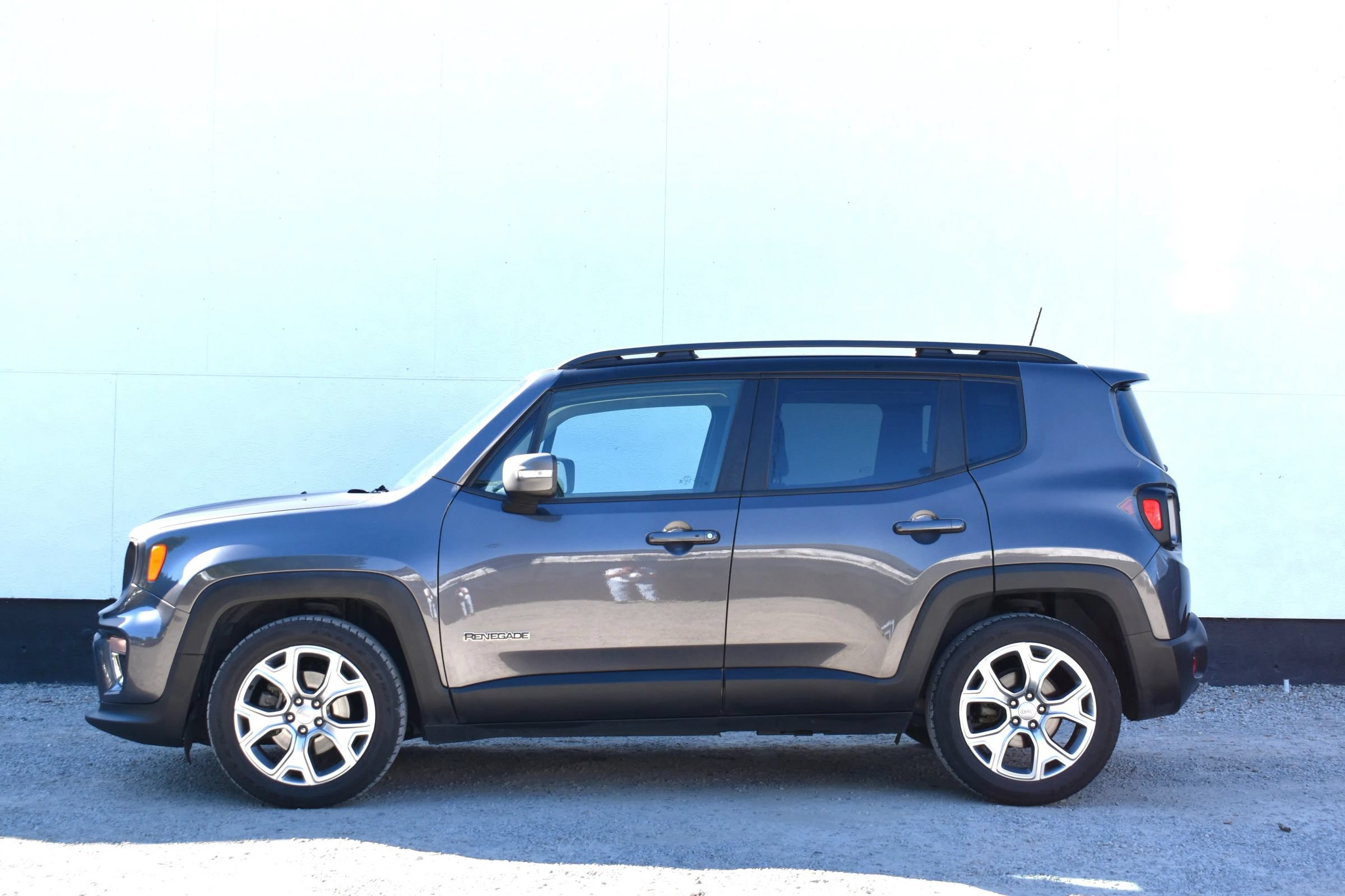 Used 2020 Jeep Renegade Limited w/ UConnect 8.4 Nav Group FWD image 9