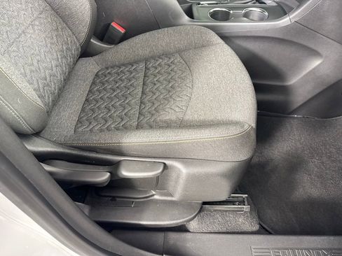 Used 2023 Chevrolet Equinox LT image 32