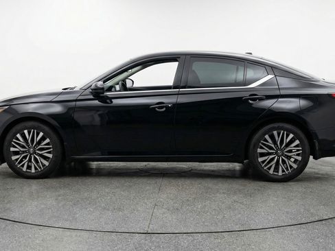 Used 2025 Nissan Altima 2.5 SV image 5