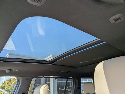 Certified 2024 Jeep Grand Cherokee L Limited w/ Luxury Tech Group II image 18