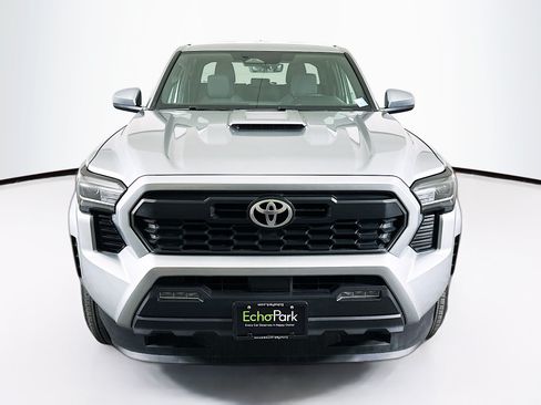 Used 2025 Toyota Tacoma TRD Sport RWD image 2