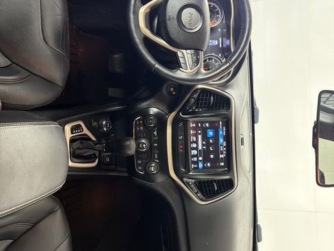 Used 2018 Jeep Cherokee Limited AWD/4WD image 26