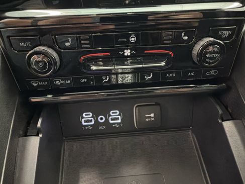 Used 2024 Jeep Grand Cherokee Altitude AWD/4WD image 24