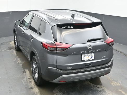 Used 2023 Nissan Rogue S image 37