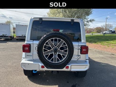 Used 2024 Jeep Wrangler High Altitude AWD/4WD image 6