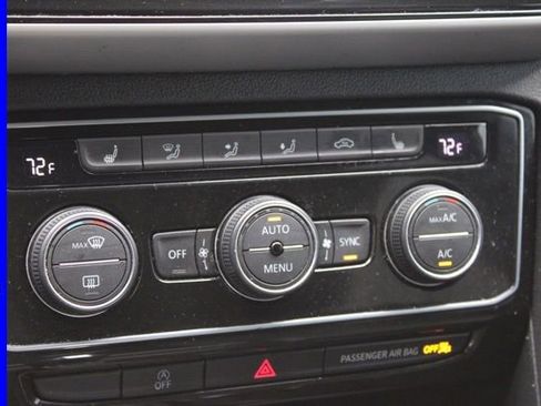 Used 2022 Volkswagen Atlas Cross Sport SE w/ Panoramic Sunroof Package image 41