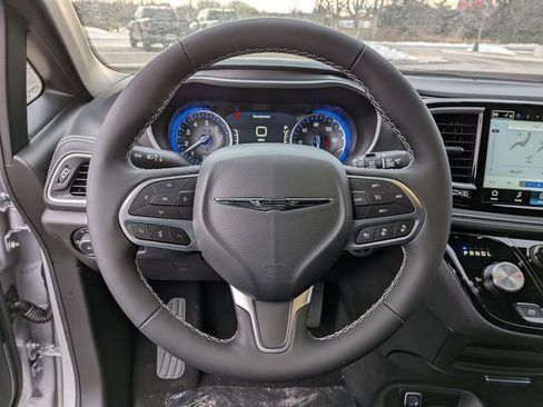 New 2026 Chrysler Pacifica Select image 16