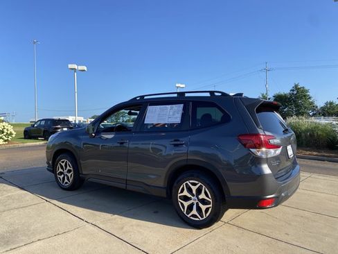 Used 2022 Subaru Forester Premium AWD/4WD image 8