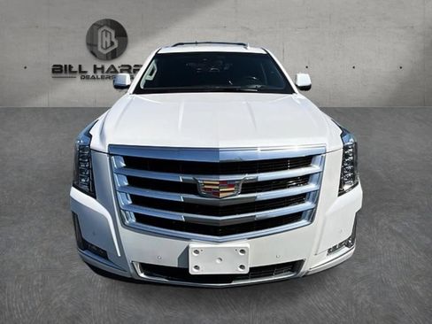Used 2020 Cadillac Escalade Luxury AWD/4WD image 2