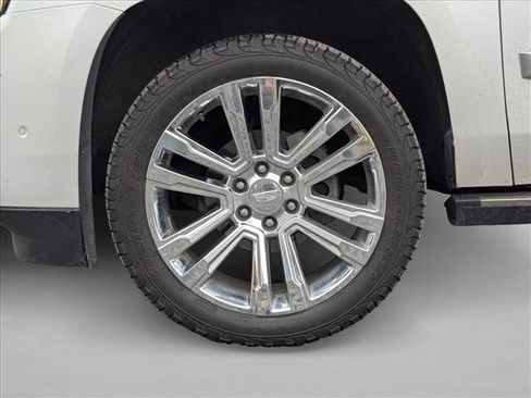 Used 2017 Cadillac Escalade Premium Luxury w/ LPO, Radiant Package image 25